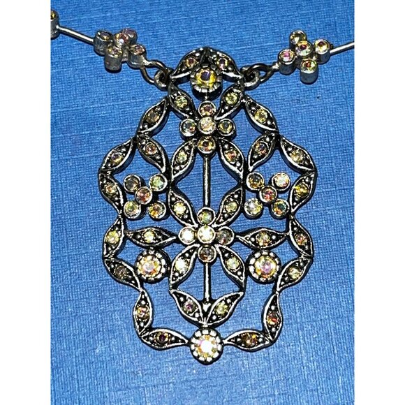 Lauren Conrad Chain Necklace w silver tone Pendant and faux diamonds - Picture 1 of 9